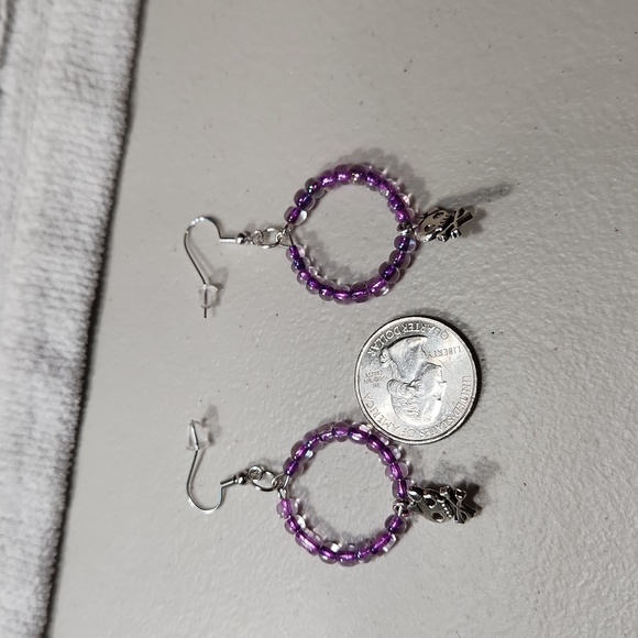 5/$25🌴Handmade Purple Seed Beads w/ Silver Colored Skull/ Crossbones Charms - Picture 3 of 3